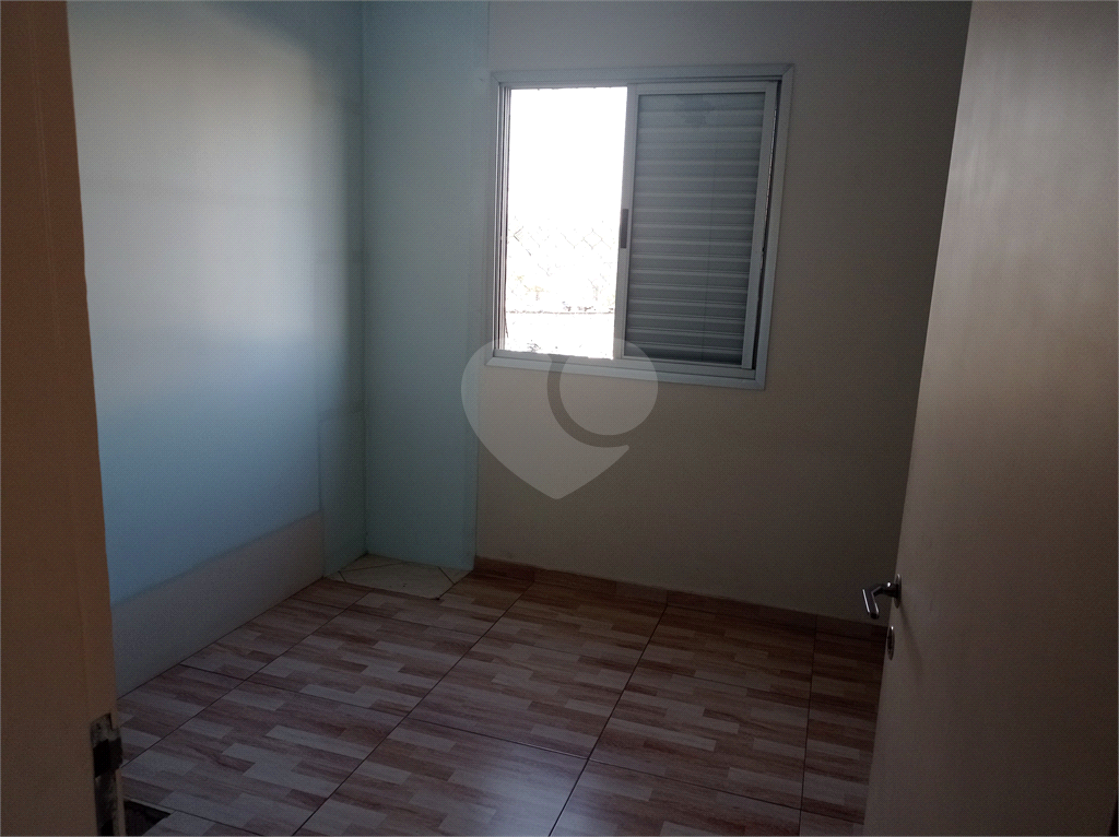 Apartamento na Estrada Velha da Penha com 62 metros quadrados vago.