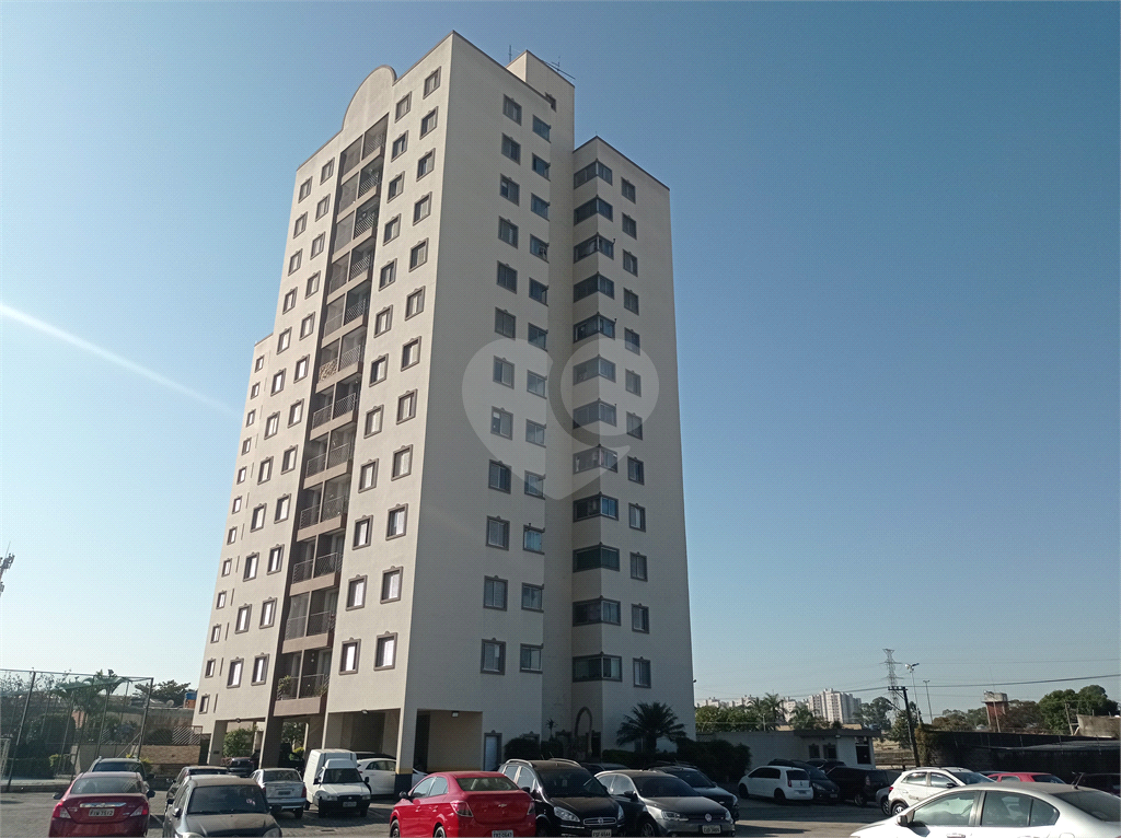 Apartamento na Estrada Velha da Penha com 62 metros quadrados vago.