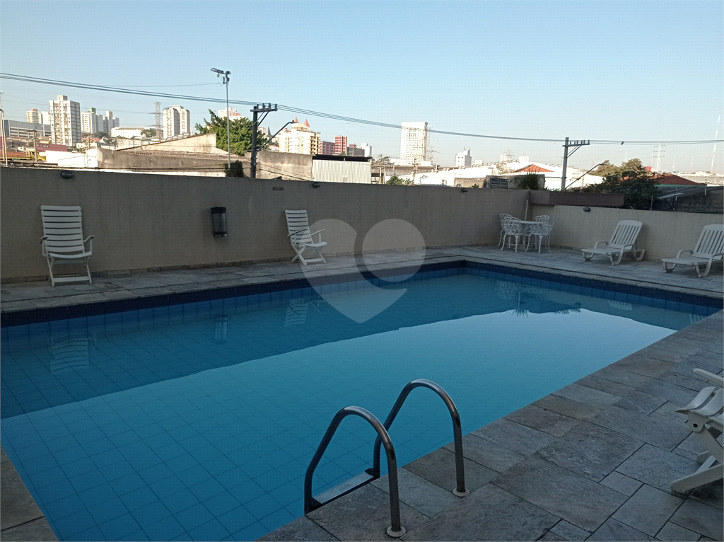 Apartamento na Estrada Velha da Penha com 62 metros quadrados vago.