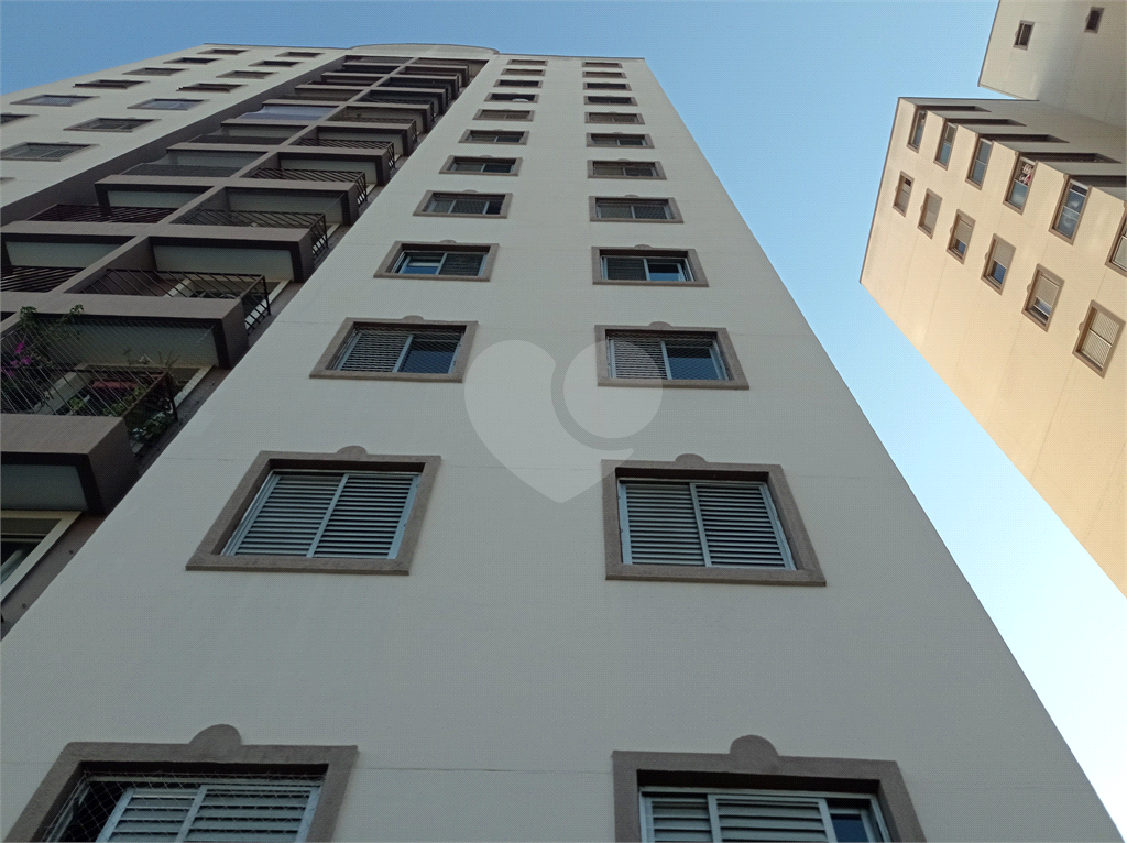 Apartamento na Estrada Velha da Penha com 62 metros quadrados vago.