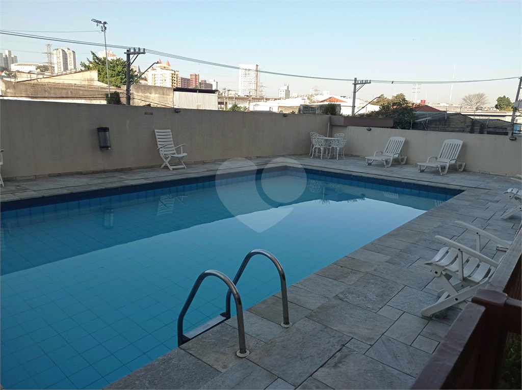 Apartamento na Estrada Velha da Penha com 62 metros quadrados vago.