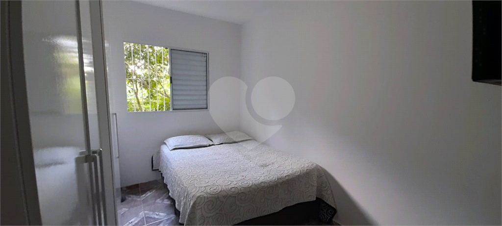 APARTAMENTO em CAMPO LIMPO