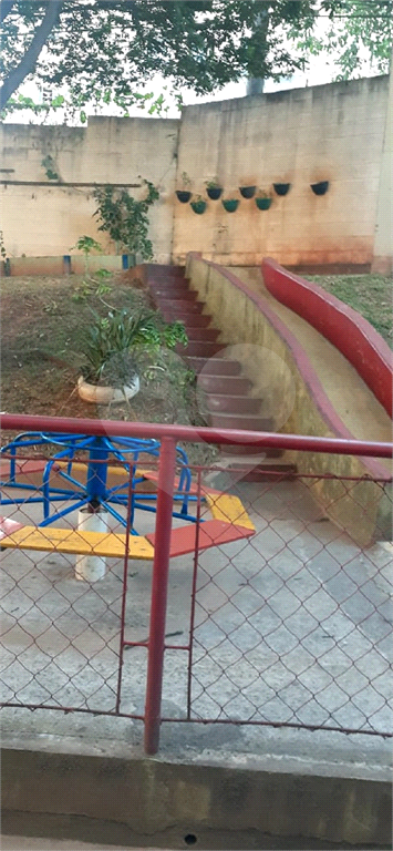 APARTAMENTO em CAMPO LIMPO