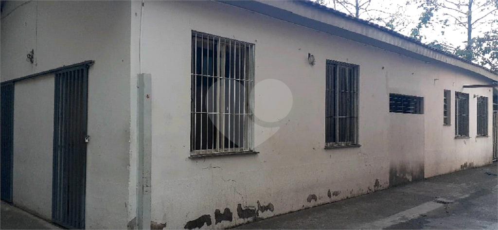 APARTAMENTO em CAMPO LIMPO
