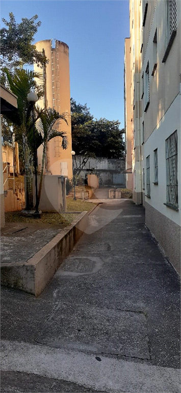 APARTAMENTO em CAMPO LIMPO
