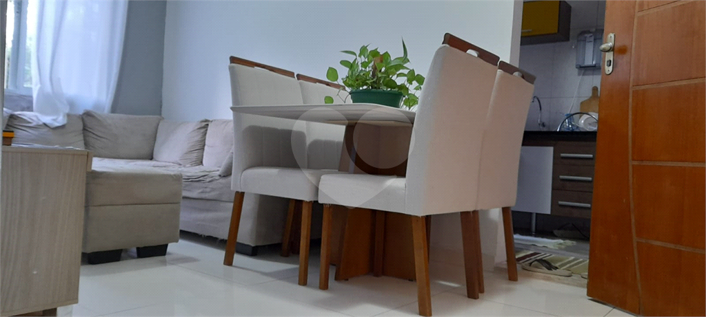 APARTAMENTO em CAMPO LIMPO