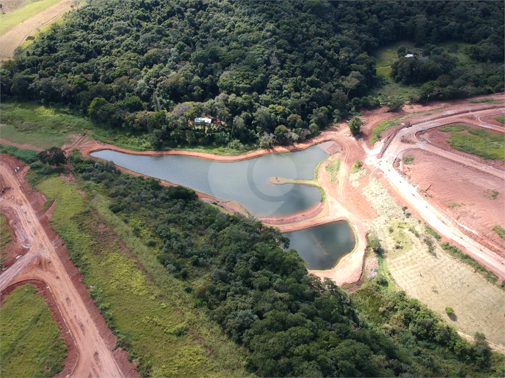 Terreno à venda em Atibaia