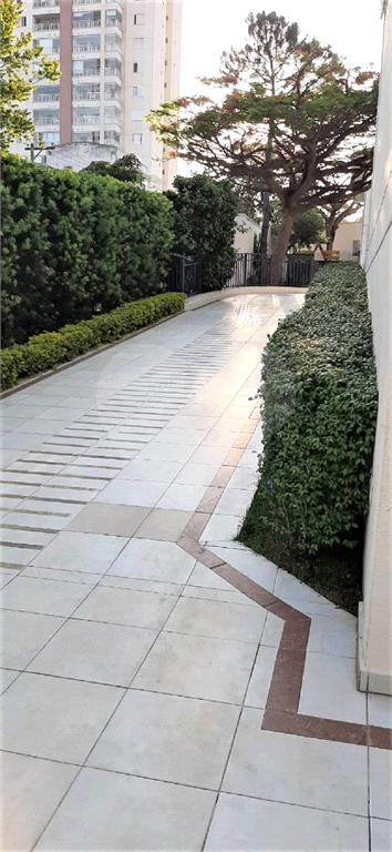 Maravilhosa casa em condomínio fechado, piscina e churrasqueira privativa. 