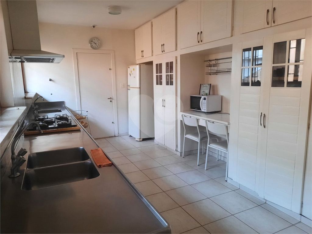 CASA À VENDA COM 4 QUARTOS, PISCINA,  1078M2 AT., NA REGIÃO DE ALTO DE PINHEIROS