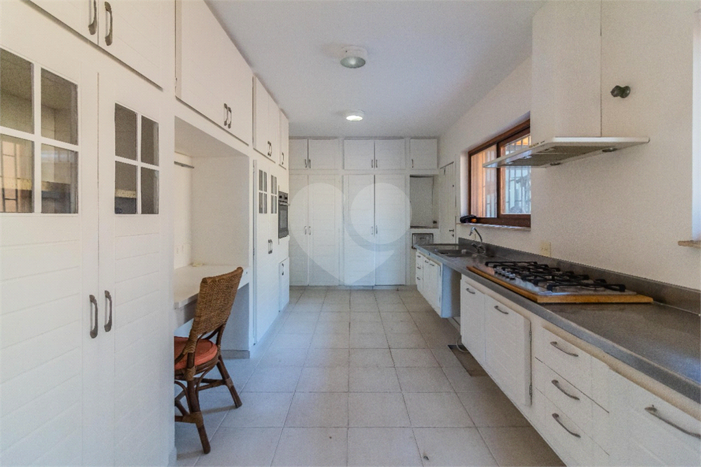 CASA À VENDA COM 4 QUARTOS, PISCINA,  1078M2 AT., NA REGIÃO DE ALTO DE PINHEIROS