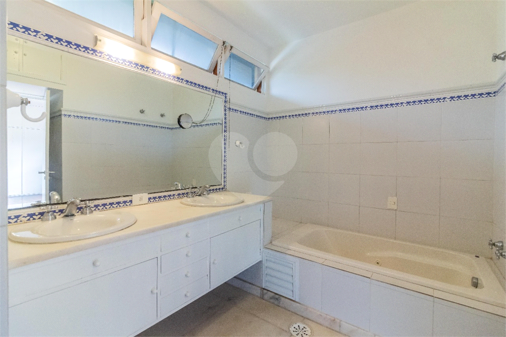 CASA À VENDA COM 4 QUARTOS, PISCINA,  1078M2 AT., NA REGIÃO DE ALTO DE PINHEIROS