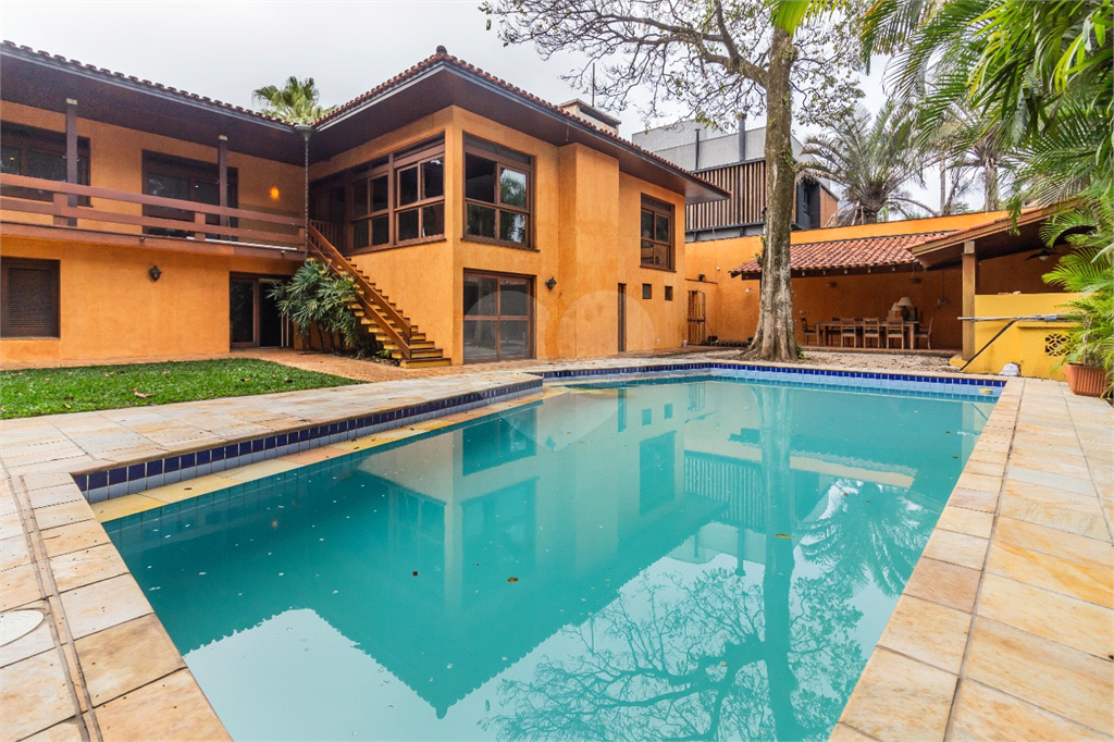 CASA À VENDA COM 4 QUARTOS, PISCINA,  1078M2 AT., NA REGIÃO DE ALTO DE PINHEIROS