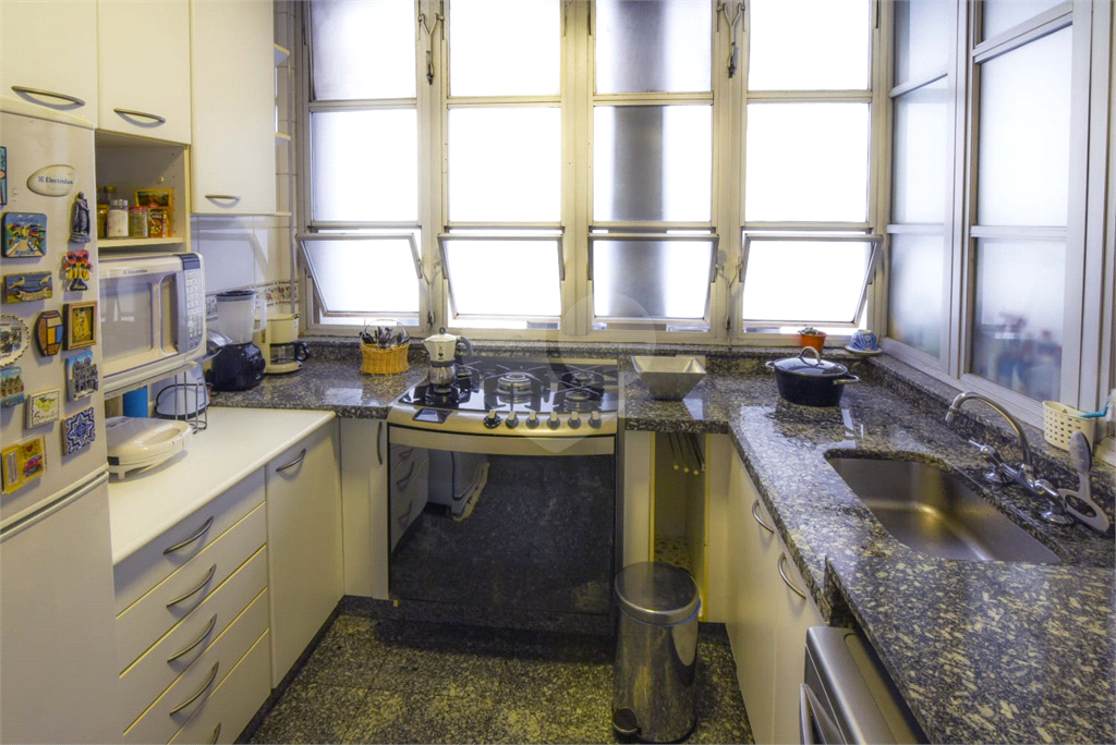 APARTAMENTO em JARDIM PAULISTA