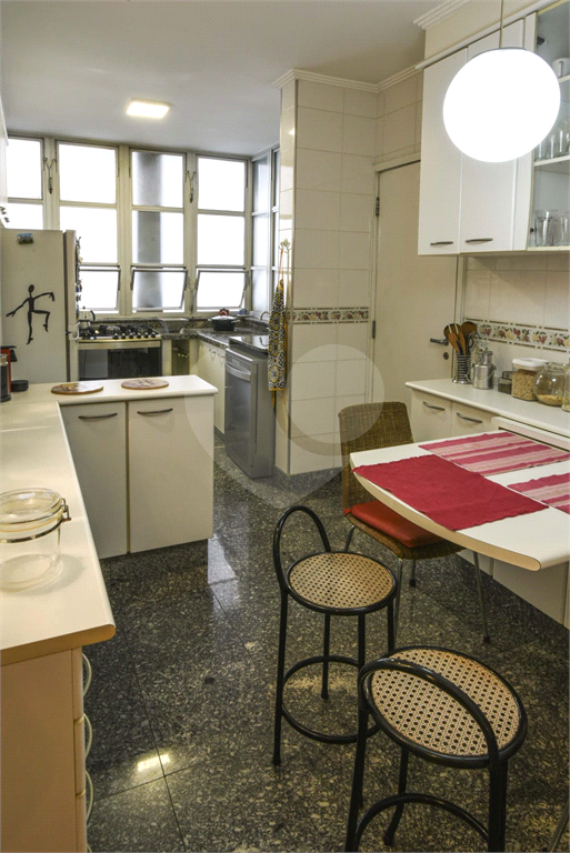 APARTAMENTO em JARDIM PAULISTA