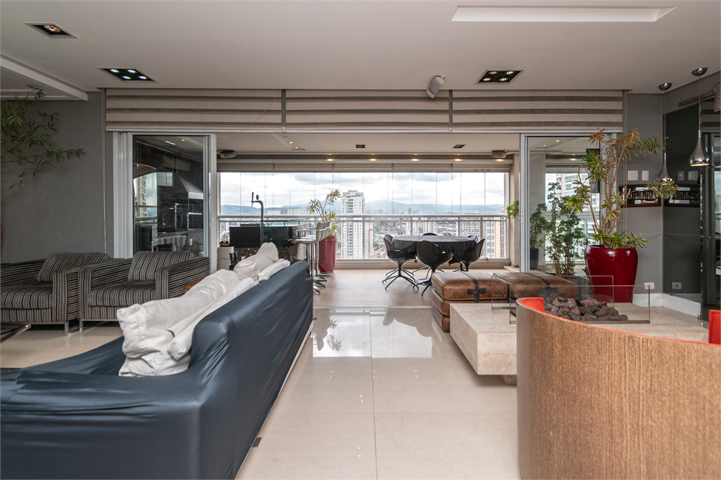 APARTAMENTO À VENDA COM 4 QUARTOS - 3 VAGAS NA VILA ROMANA.
