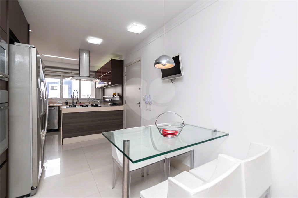 APARTAMENTO À VENDA COM 4 QUARTOS - 3 VAGAS NA VILA ROMANA.