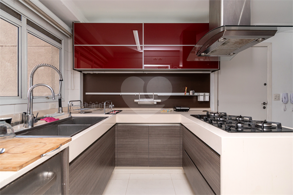 APARTAMENTO À VENDA COM 4 QUARTOS - 3 VAGAS NA VILA ROMANA.
