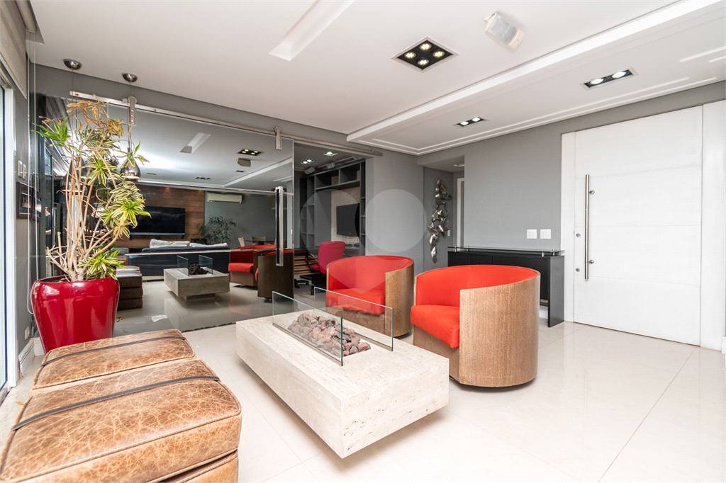 APARTAMENTO À VENDA COM 4 QUARTOS - 3 VAGAS NA VILA ROMANA.