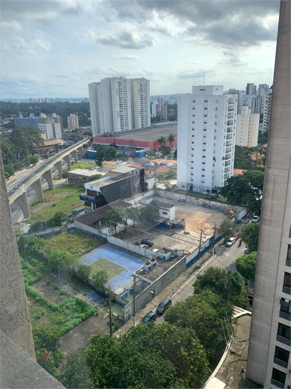 APARTAMENTO em CAMPO BELO