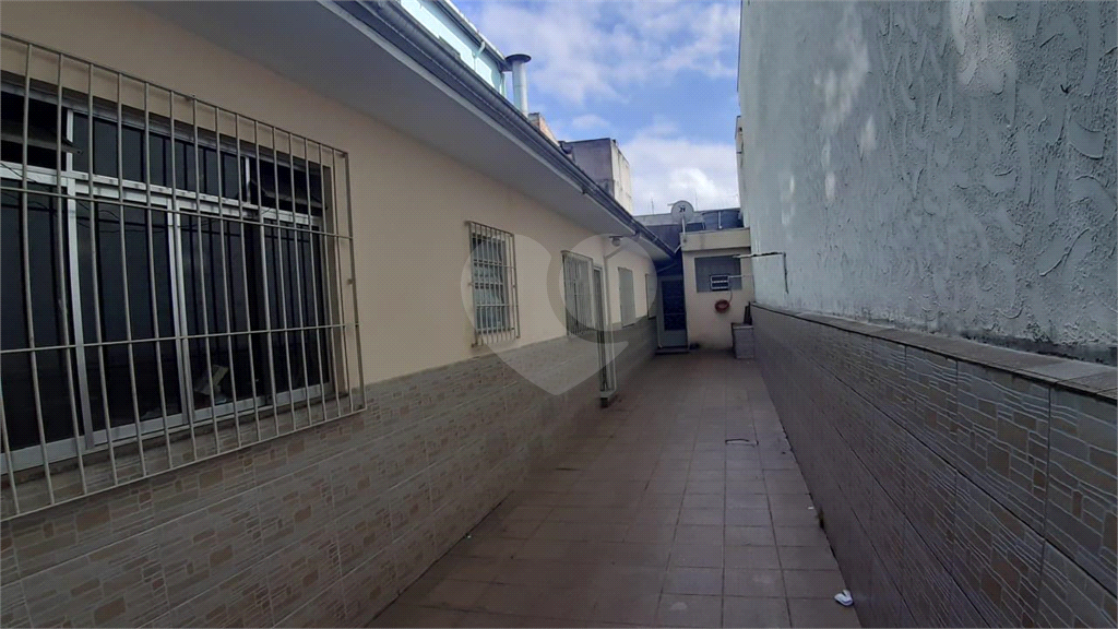 Casa em terreno amplo e plano