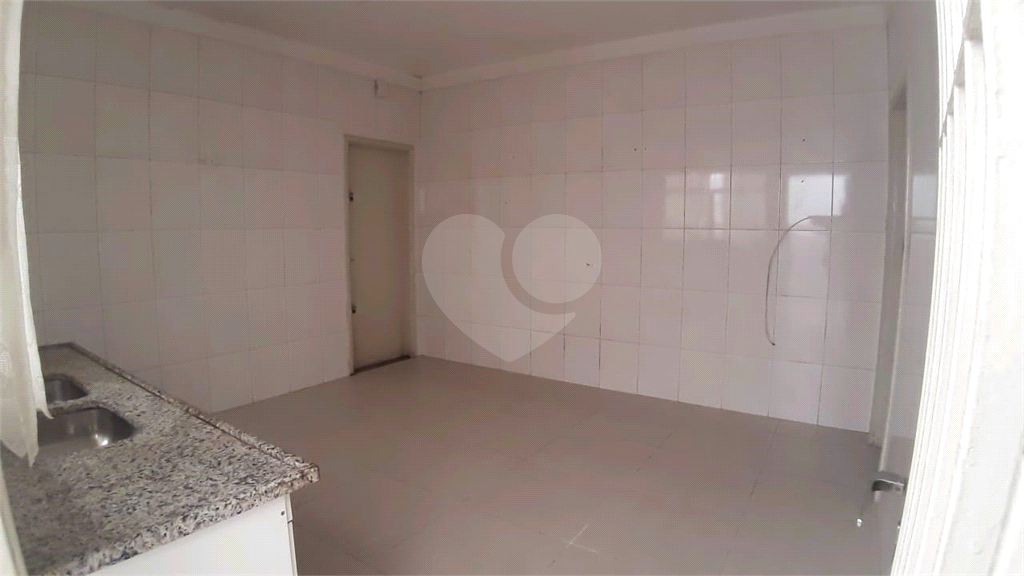 Casa em terreno amplo e plano