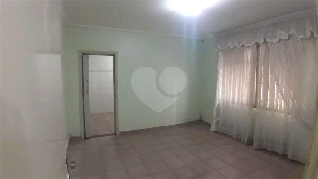 Casa em terreno amplo e plano