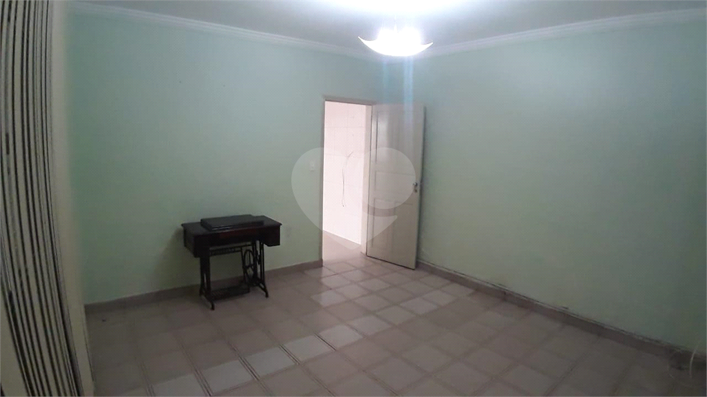 Casa em terreno amplo e plano