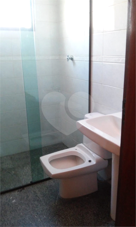 Sobrado à venda com 4 quartos, 250m² - Foto 1