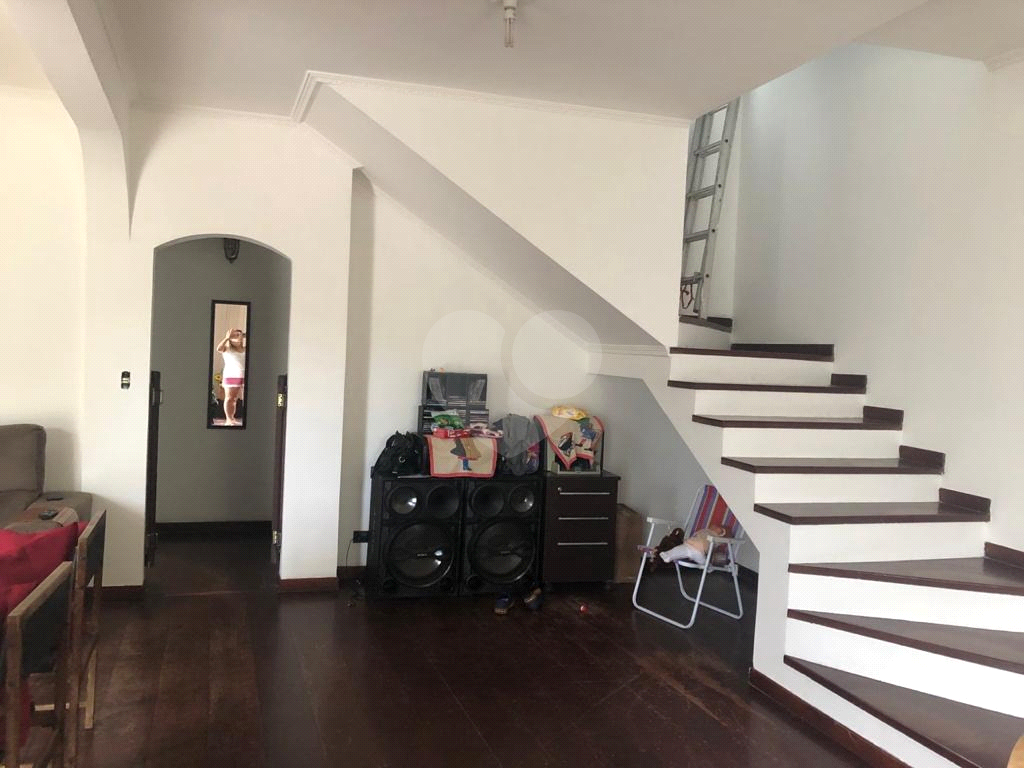 Casa à venda com 4 quartos, 230m² - Foto 1