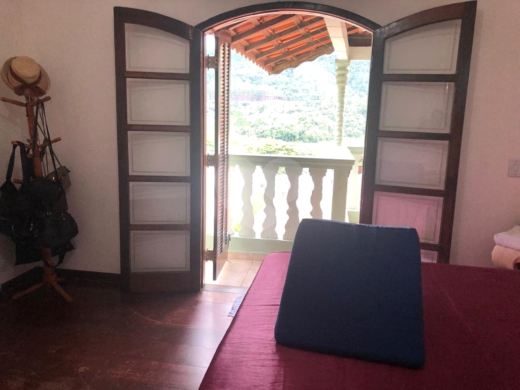 Casa à venda com 4 quartos, 230m² - Foto 2