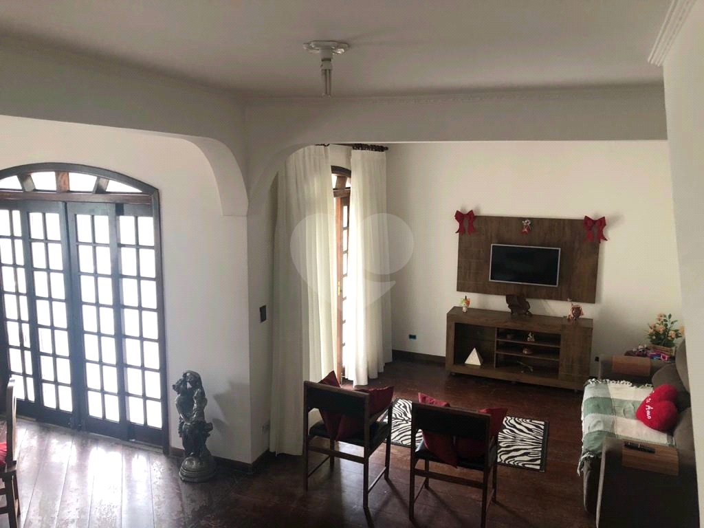 Casa à venda com 4 quartos, 230m² - Foto 11