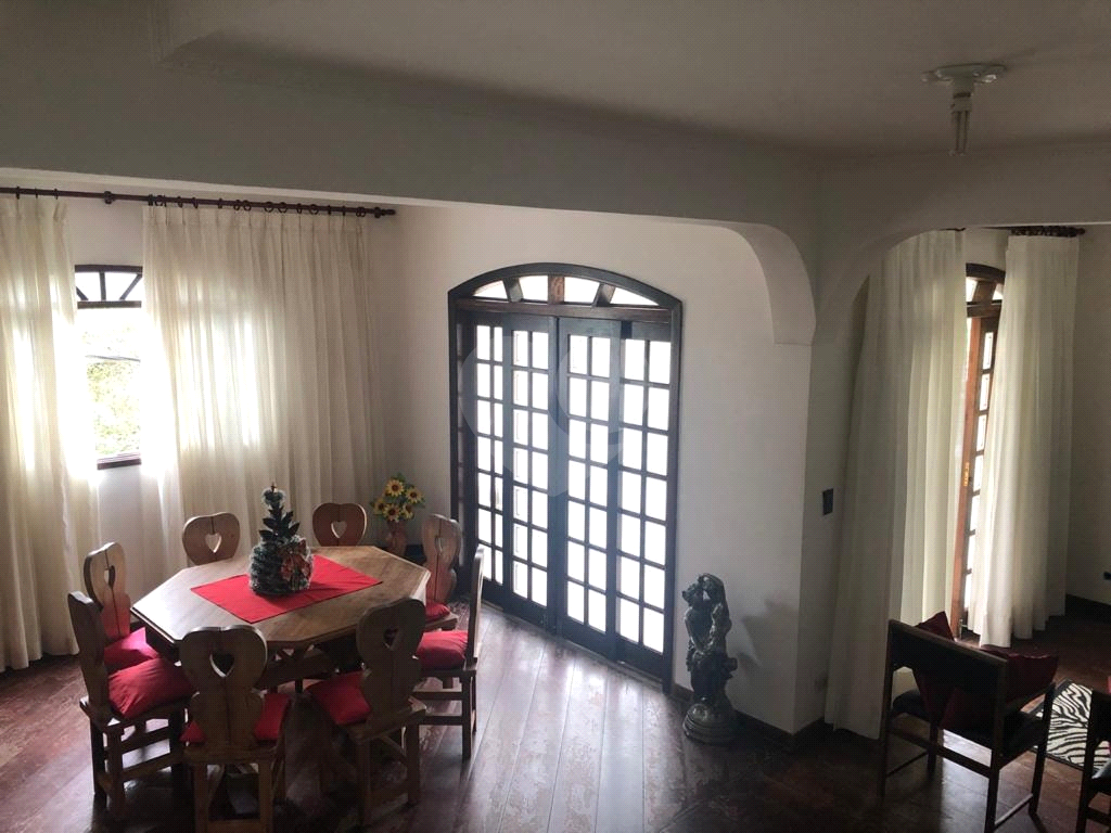 Casa à venda com 4 quartos, 230m² - Foto 16