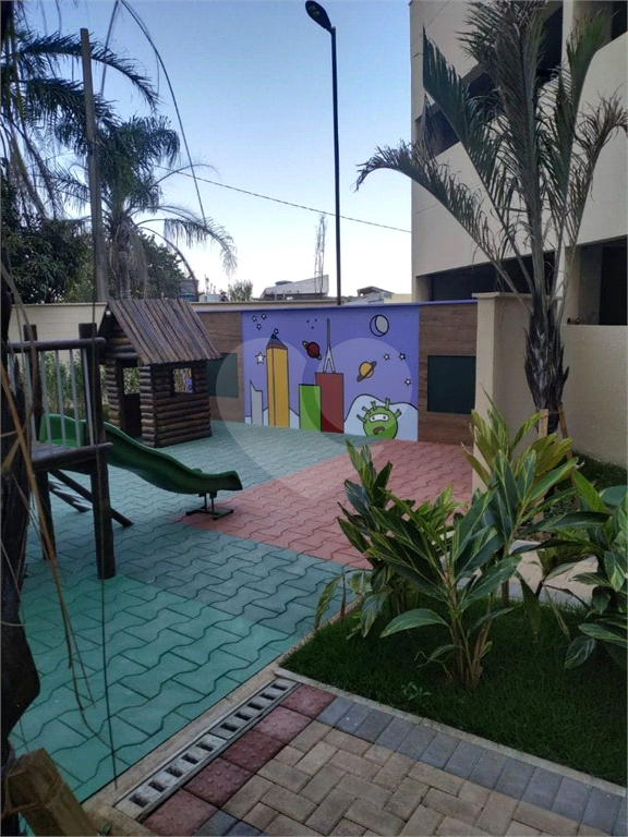 APARTAMENTO em PARQUE BRISTOL