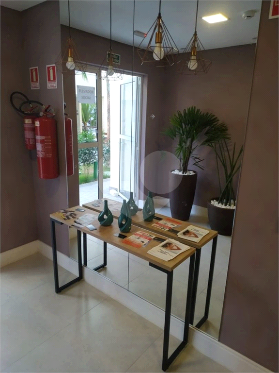 APARTAMENTO em PARQUE BRISTOL