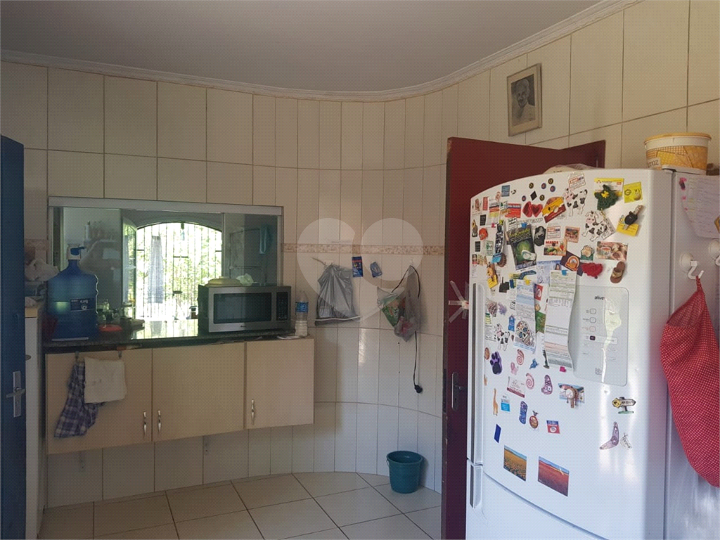 Casa à venda com 3 quartos, 200m² - Foto 1