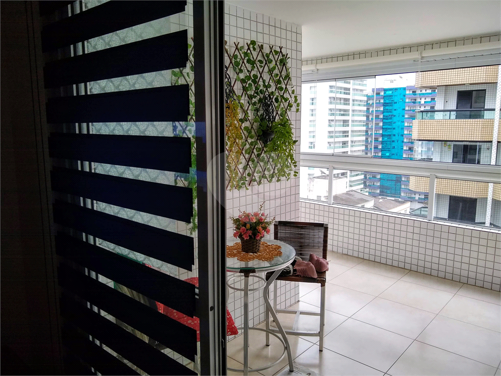 Apto pertinho da praia com lazer completo