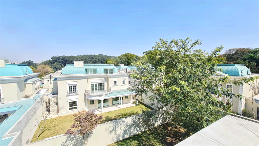 Casa Alto Padrão em Condomínio
