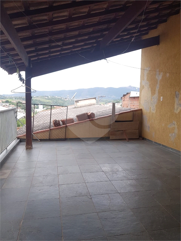 Casa à venda com 2 quartos, 156m² - Foto 1