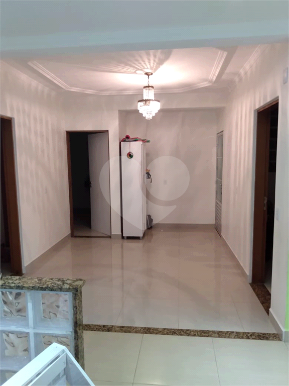 Casa à venda com 3 quartos, 200m² - Foto 2