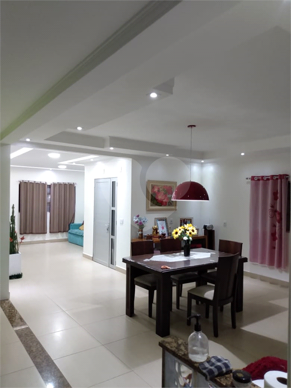 Casa à venda com 3 quartos, 200m² - Foto 12