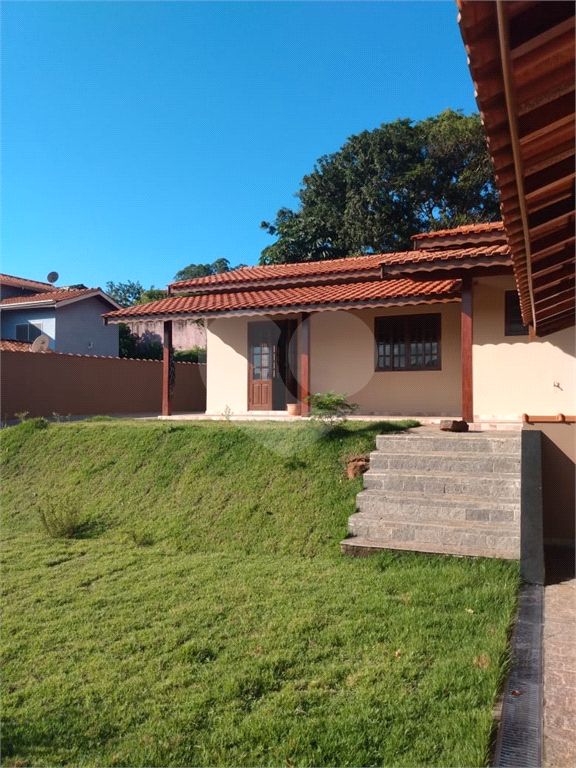 Casa de Condomínio à venda e aluguel com 3 quartos, 220m² - Foto 2