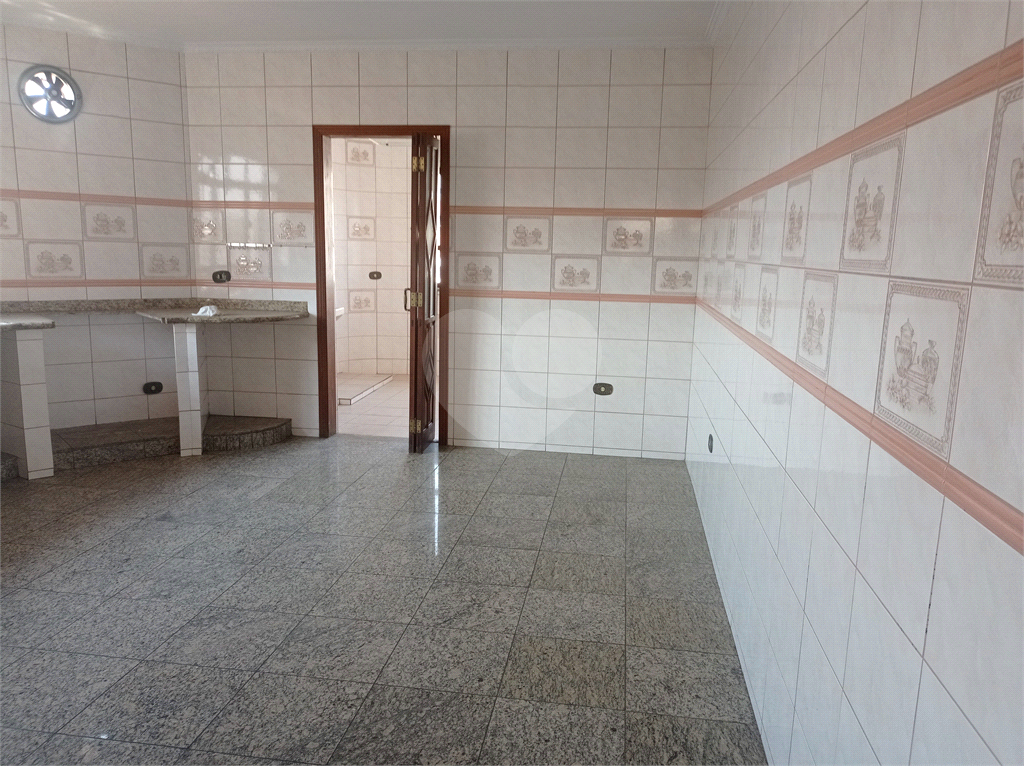 Amplo Sobrado no Tucuruvi a 700metros do metros podendo ser comercial ou residencial;

