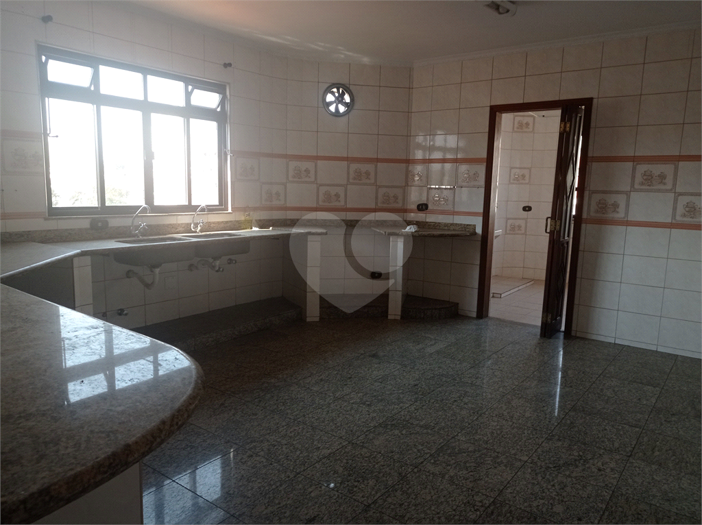 Amplo Sobrado no Tucuruvi a 700metros do metros podendo ser comercial ou residencial;

