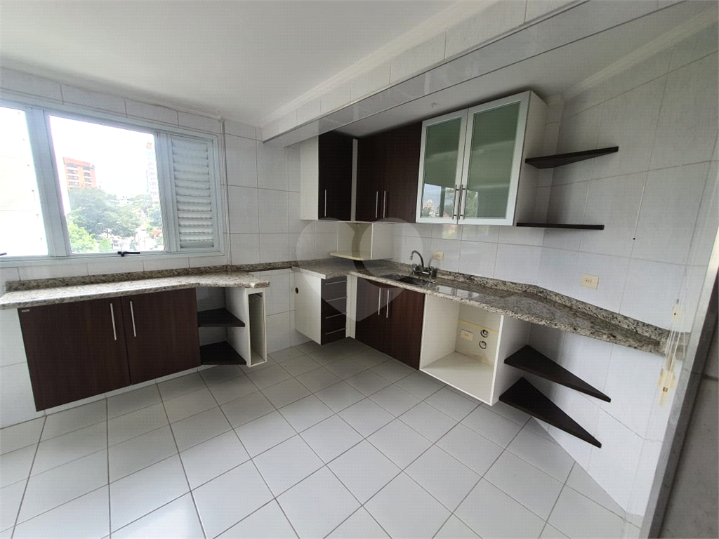 APARTAMENTO em MORUMBI