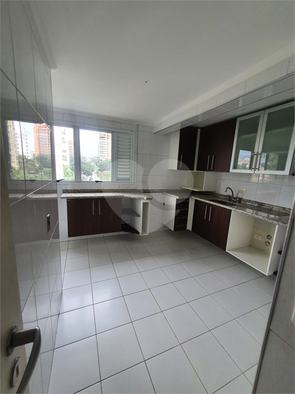 APARTAMENTO em MORUMBI