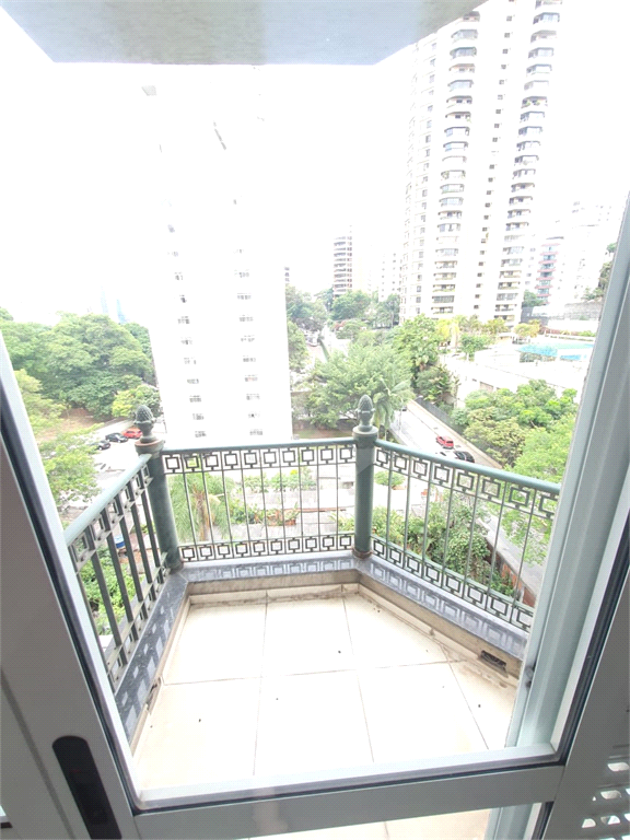 APARTAMENTO em MORUMBI