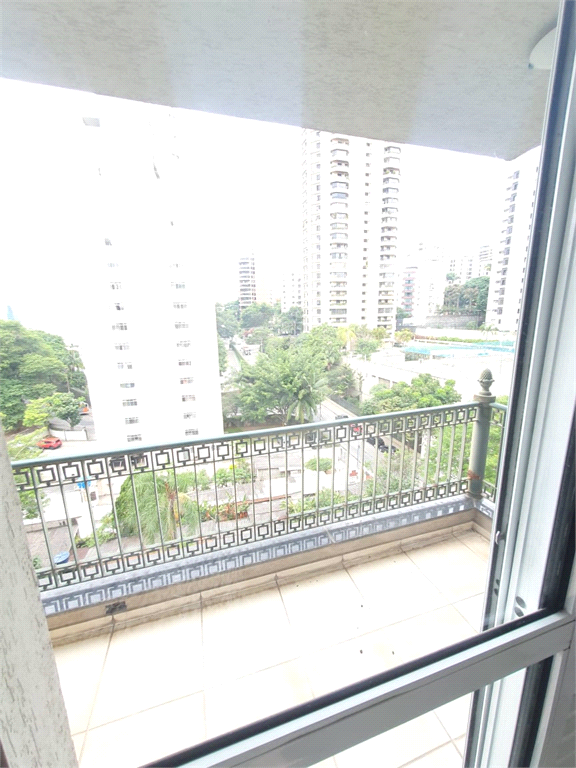 APARTAMENTO em MORUMBI