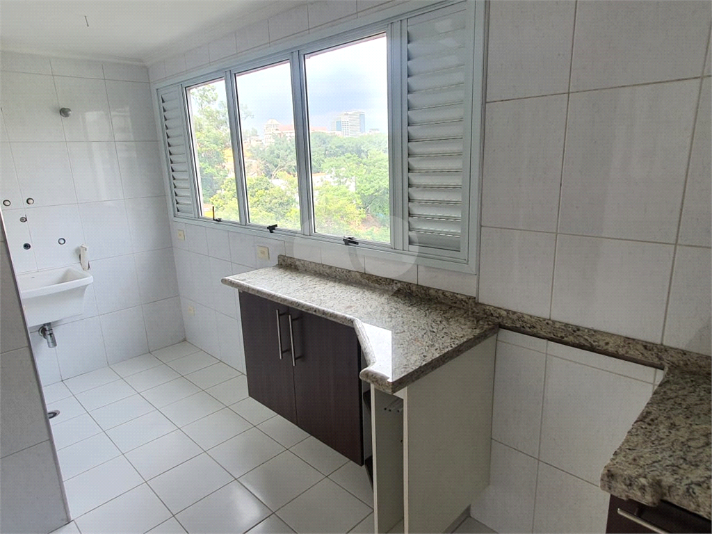 APARTAMENTO em MORUMBI