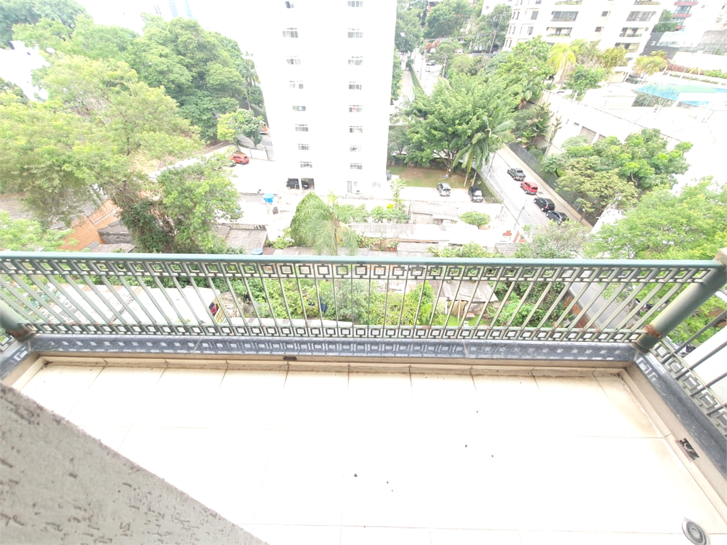 APARTAMENTO em MORUMBI