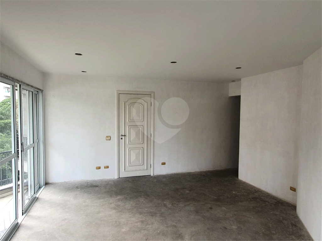 APARTAMENTO em MORUMBI